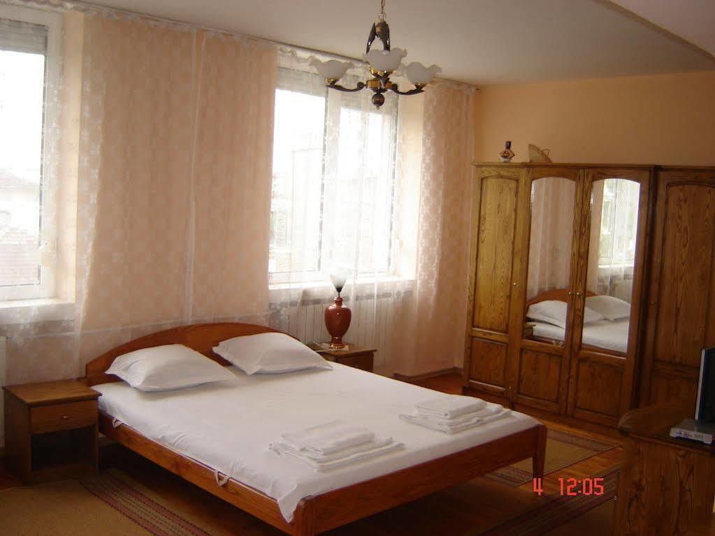 Kanclera Hotel Kaspichan Exterior photo